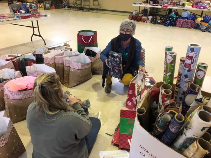 Hancock County FRYSC hosted the Holiday Helping Hands program today!
