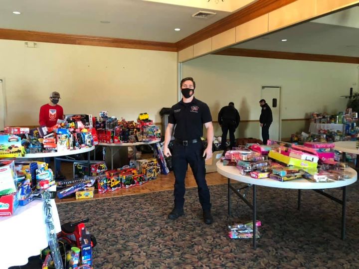 Jessamine Co FRYSC helping Nicholasville Firefighters sort gifts for families